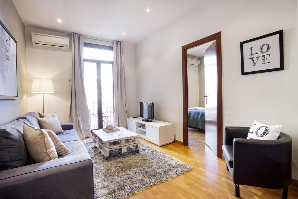 Apartments Barcelona & Home Deco Viladomat Exterior photo